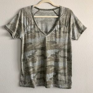EUC American Eagle V-Neck Camo Tee
